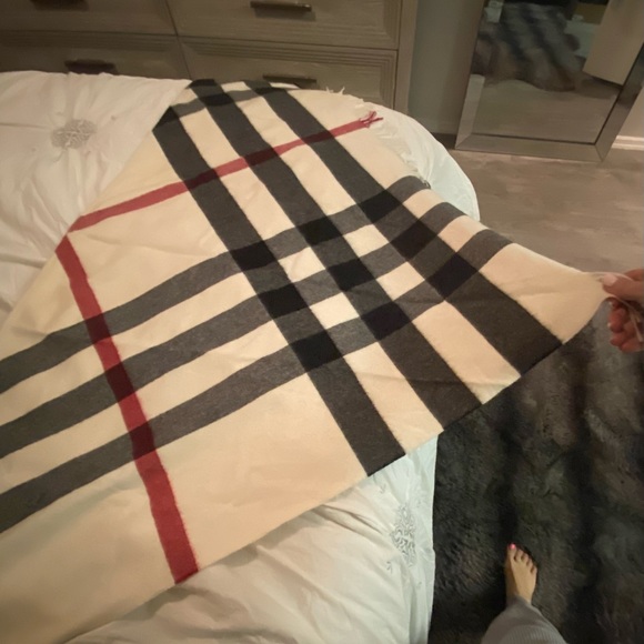 Burberry Cashmere Scarf - Picture 2 of 8